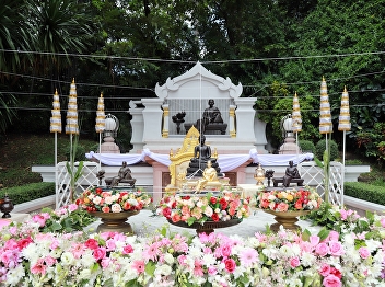 The Director of the Central Division and
personnel participated in the Buddha
Abhiseka Ceremony for the statue of 