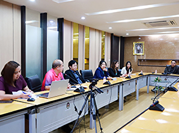 The Director of the Central Division
attended the meeting of the committee
responsible for producing the video
honoring the honorary graduates of the
year 2025.