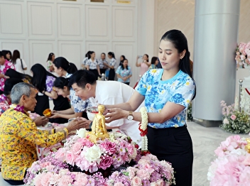 Preserving Thai Traditions: Bathing
Buddha Images and Paying Respect to
Elders